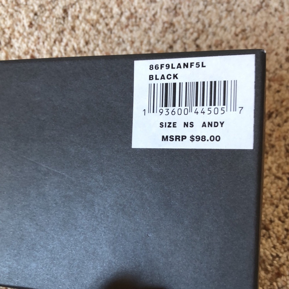 Michael Kors Andy Wallet - Picture 6 of 8